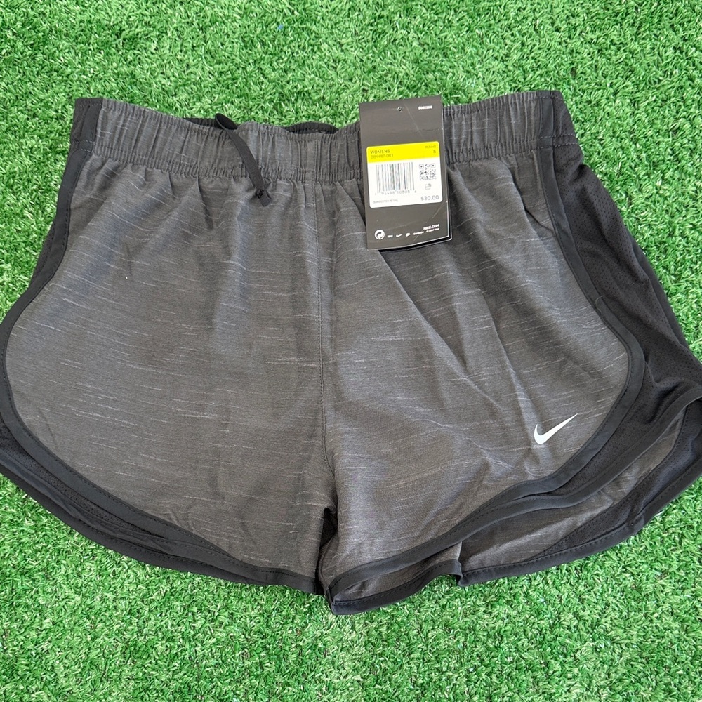 Nike Dri-Fit Women's Black & Dark Gray Athletic Shorts with liner. Small. NWT